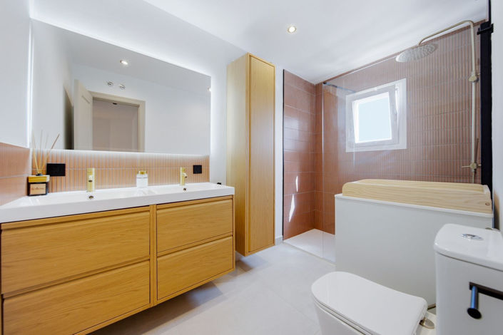 Image No.29-2 Bed Townhouse for sale