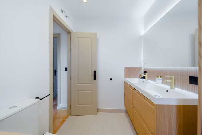 Image No.30-2 Bed Townhouse for sale