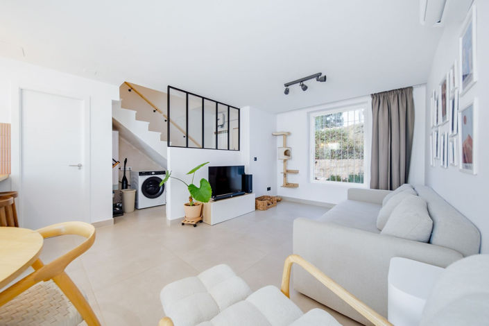 Image No.6-2 Bed Townhouse for sale