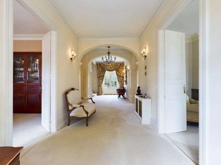 Image No.8-6 Bed House for sale