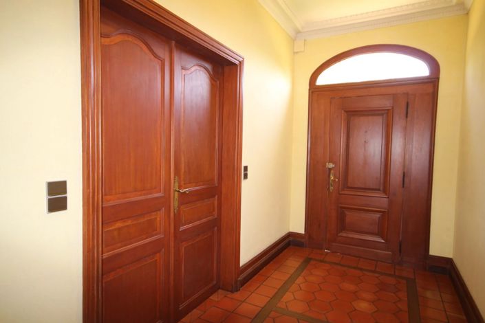 Image No.5-5 Bed House for sale