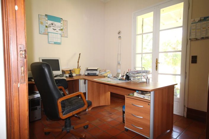Image No.8-5 Bed House for sale