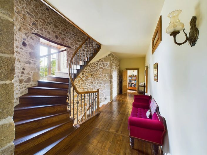 Image No.9-7 Bed House for sale