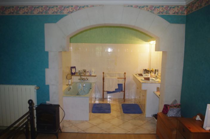 Image No.7-9 Bed House for sale