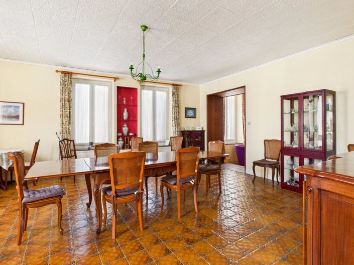 Image No.5-8 Bed House for sale