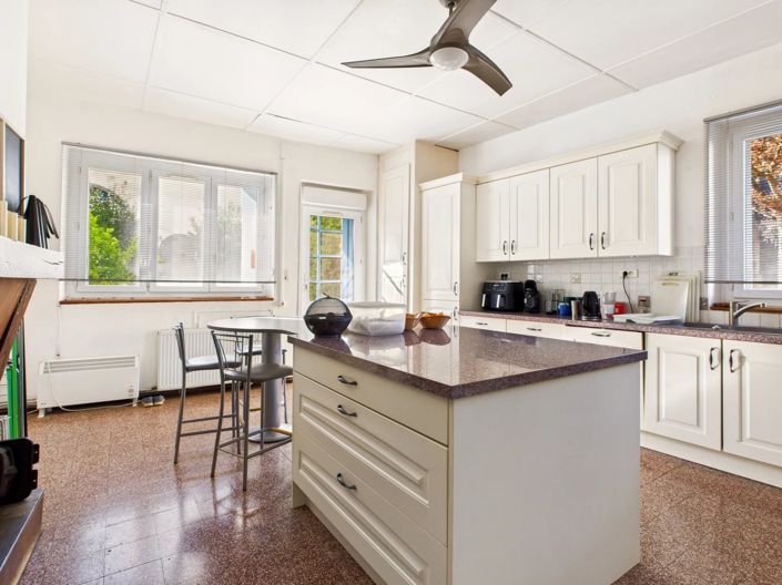 Image No.6-8 Bed House for sale