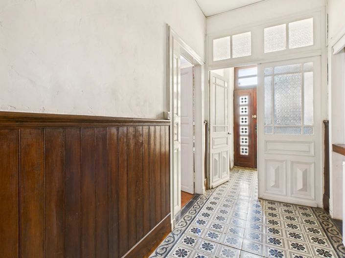 Image No.9-8 Bed House for sale