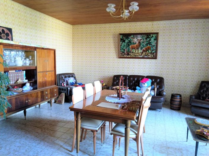 Image No.8-5 Bed House for sale