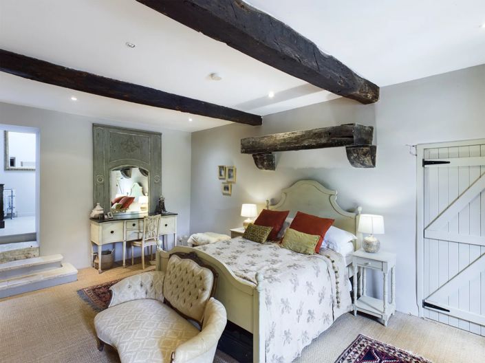 Image No.6-5 Bed House for sale