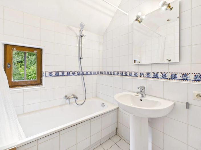 Image No.9-4 Bed House for sale