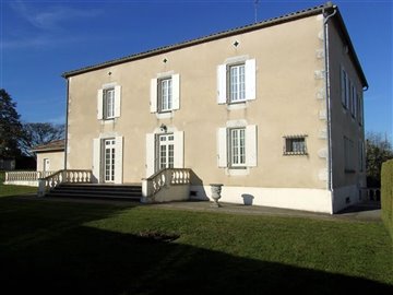 1 - Villeneuve De Duras, Maison de village