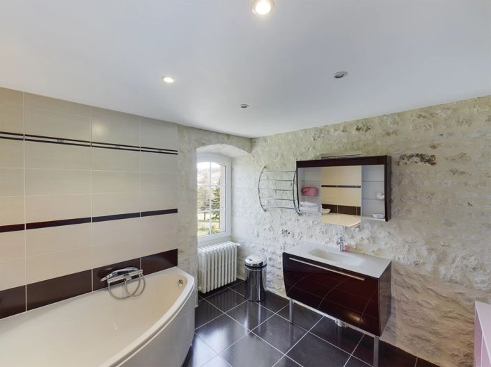 Image No.10-5 Bed House for sale