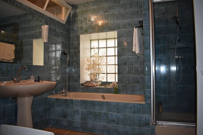 Image No.9-6 Bed House for sale