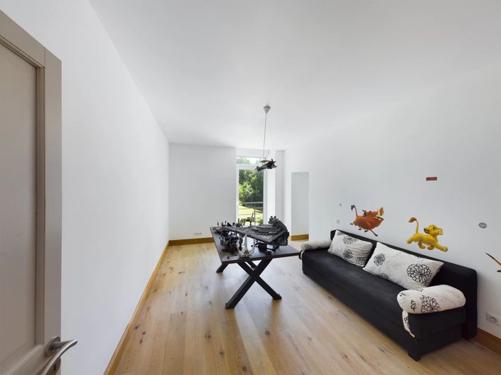 Image No.10-9 Bed House for sale