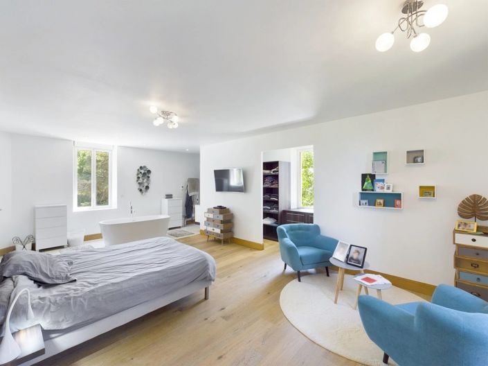 Image No.6-9 Bed House for sale