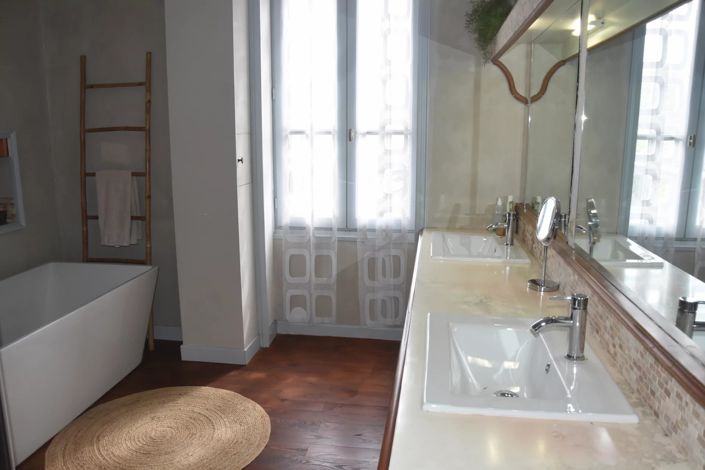 Image No.15-6 Bed House for sale