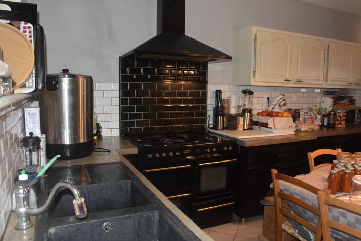 Image No.7-6 Bed House for sale