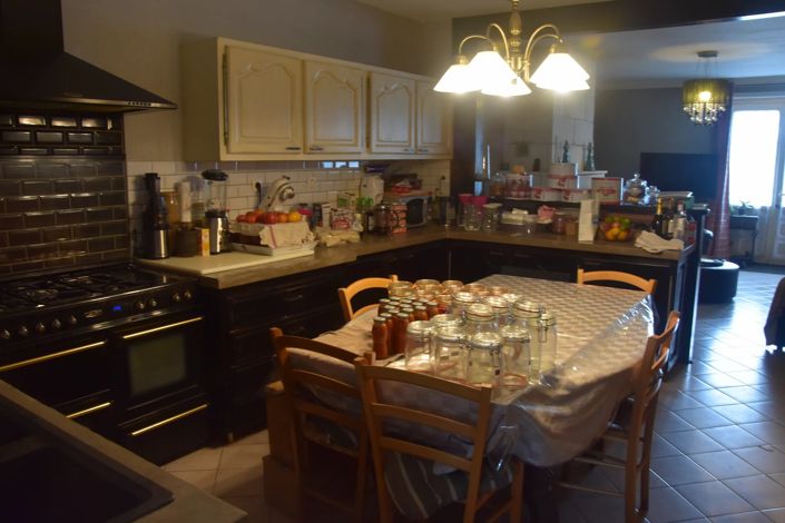 Image No.9-6 Bed House for sale