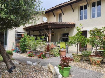 1 - Loubès-Bernac, Maison de village