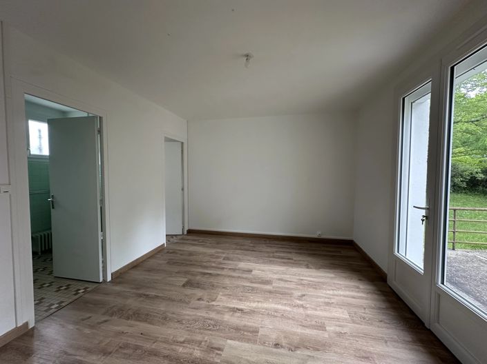 Image No.5-2 Bed House for sale