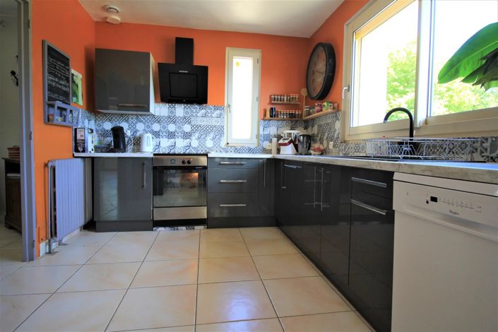 Image No.3-4 Bed House for sale