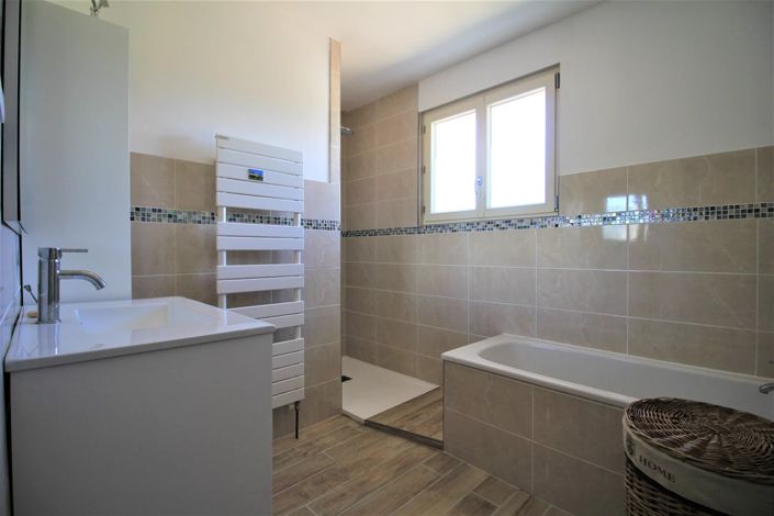 Image No.8-4 Bed House for sale