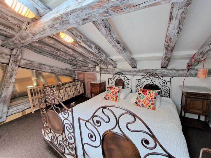 Image No.6-10 Bed House for sale