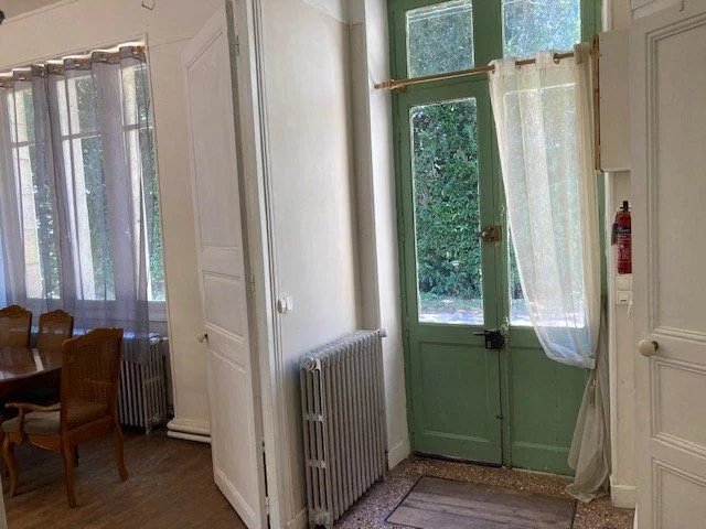 Image No.8-5 Bed House for sale