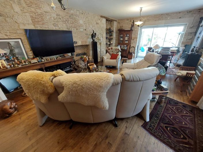 Image No.6-4 Bed Commercial for sale