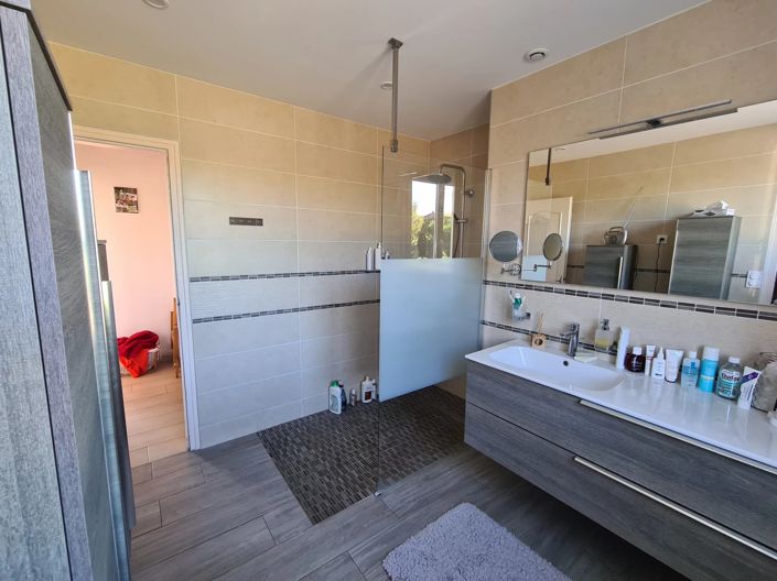 Image No.10-6 Bed House for sale