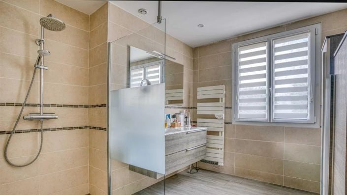 Image No.12-5 Bed House for sale