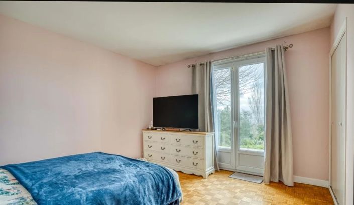 Image No.8-5 Bed House for sale