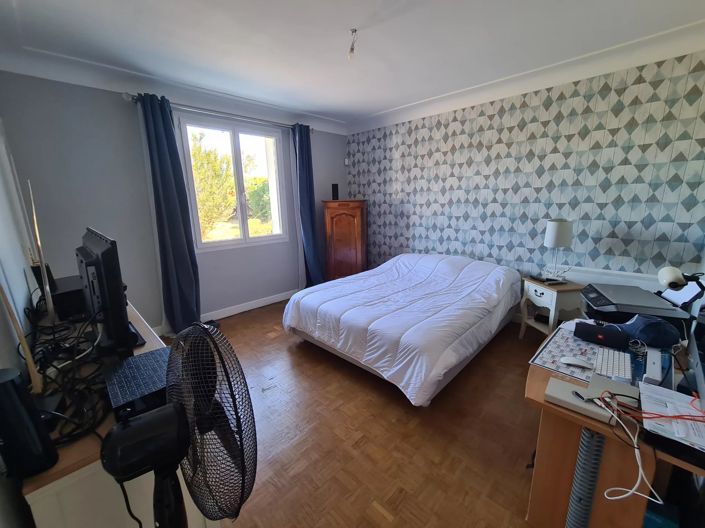 Image No.9-6 Bed House for sale