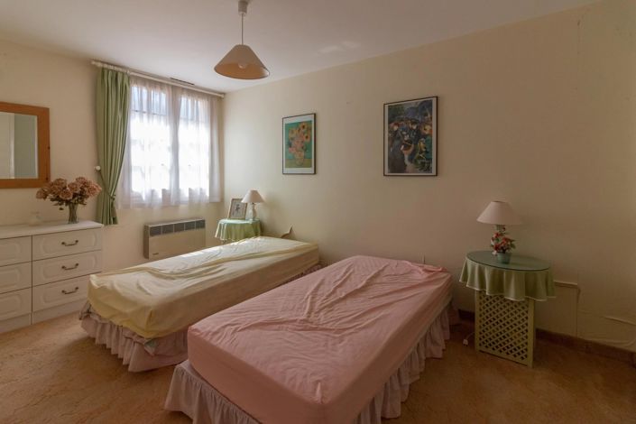 Image No.12-4 Bed House for sale