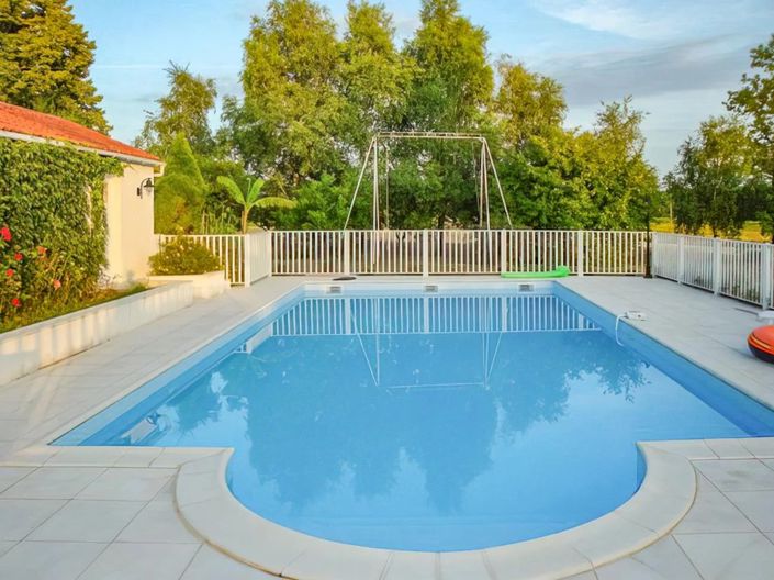 Image No.2-4 Bed House for sale