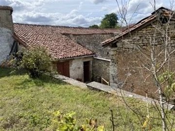 1 - Beaulieu-sur-Sonnette, Maison de village