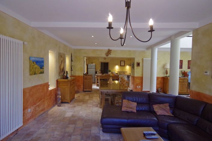 Image No.8-5 Bed House for sale