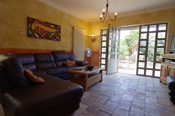 Image No.7-5 Bed House for sale