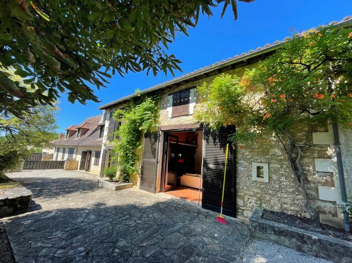 Image No.2-4 Bed House for sale