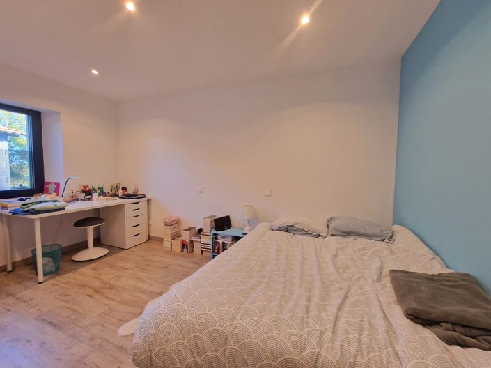 Image No.8-7 Bed House for sale