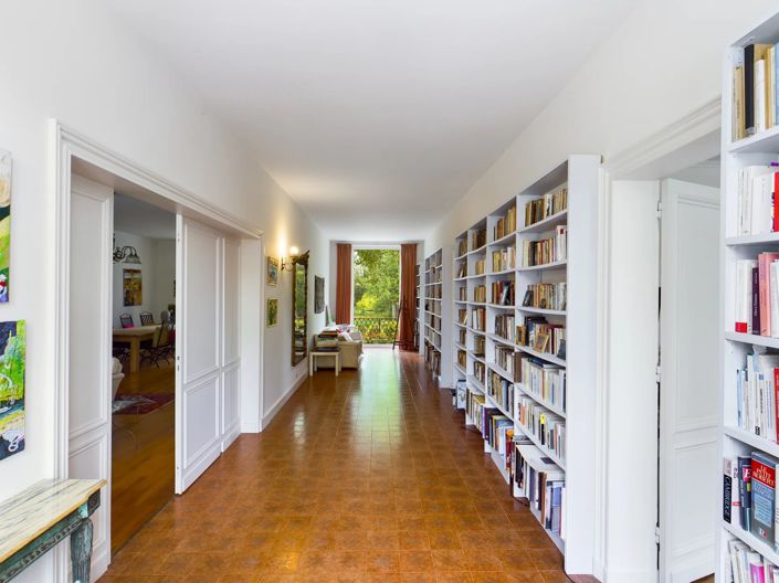 Image No.5-8 Bed House for sale