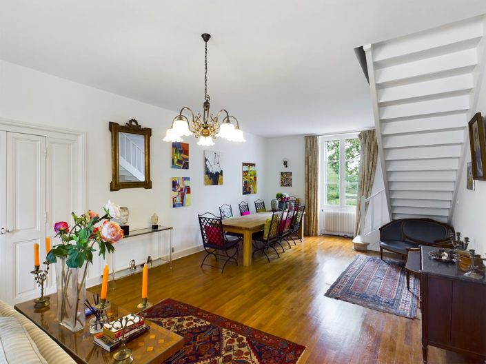 Image No.7-8 Bed House for sale