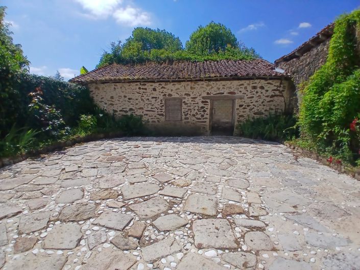 Image No.5-Maison de village de 4 chambres à vendre à Les Salles-Lavauguyon