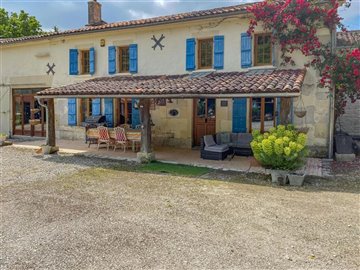 1 - Charente-Maritime, Maison de village