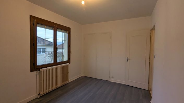 Image No.6-2 Bed House for sale