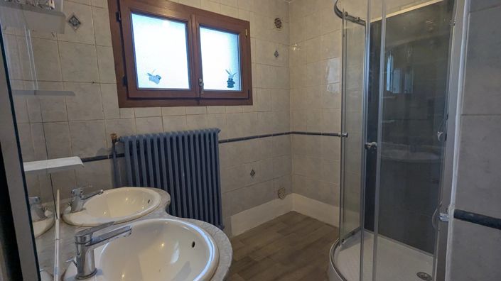 Image No.8-2 Bed House for sale