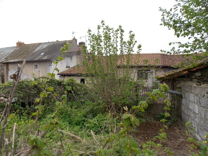 Image No.1-Maison de village à vendre à Charroux