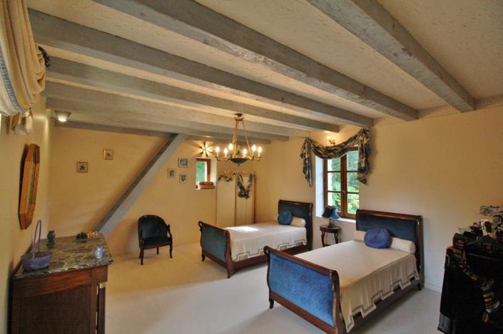 Image No.10-6 Bed House for sale