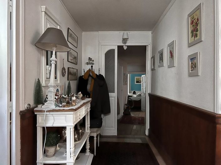 Image No.8-5 Bed House for sale