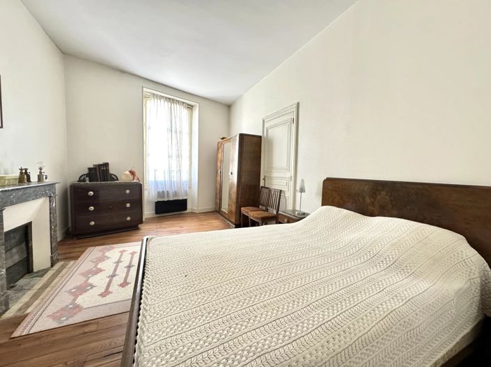 Image No.8-5 Bed House for sale